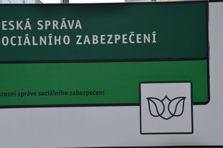 Stát přestane oznámení o zvýšení penzí posílat poštou automaticky. Lidé si o to musí požádat - Novinky
